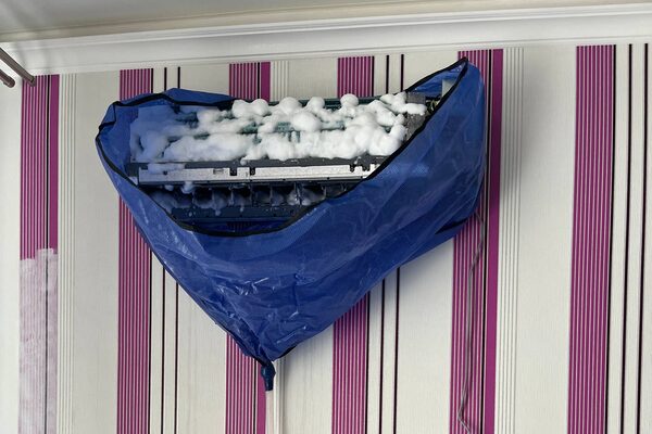 Unidad interior protegida con una funda de lavado