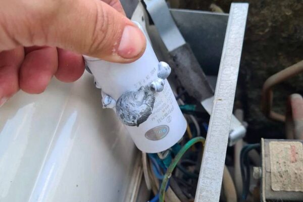 Condensador averiado de una unidad exterior
